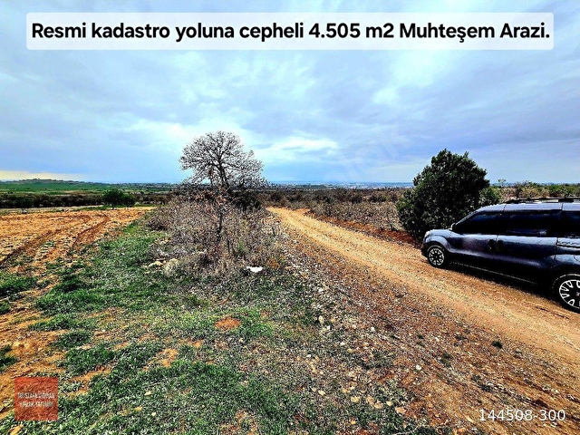 UŞAK KARAHALLI KAVAKLIDA KÖYİÇİ 4505 m2 ÇİFTLİK İMARLI 110m2 VİLLA YAPILABİLİR. AÇIKLAMAYI OKUYUNUZ - Görsel 14