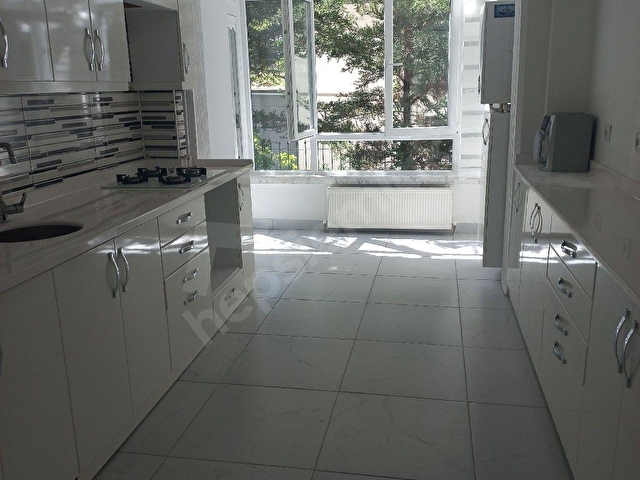 Övecler Kabil Caddesi yakini 3+1 Full Yapili yüksek giris Altta daire var, k.garajli, Asansorlu
