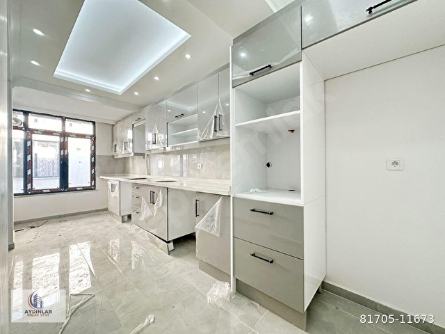 YENİBOSNA MERKEZ CAMİ YAKINI OTOPARKLI SATILIK SIFIR 2+1 DAİRE