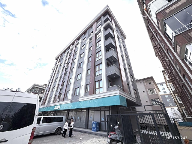 ESENEVLER Y.EMRE CADDESİ ÜSTÜ SIFIR BİNADA K.OTOPARKLI 2+1 65m²