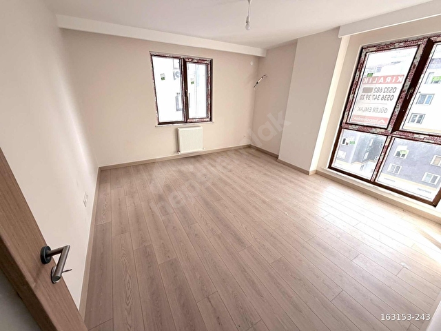 ESENEVLER Y.EMRE CADDESİ ÜSTÜ SIFIR BİNADA K.OTOPARKLI 2+1 65m² - Görsel 3