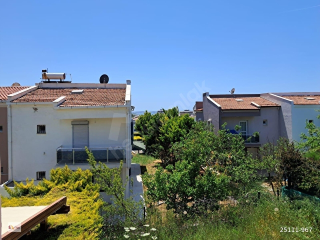 ÇEŞMEDE DENİZKENARI VE HAVUZLU SEZONLUK KİRALIK YAZLIK - Görsel 2
