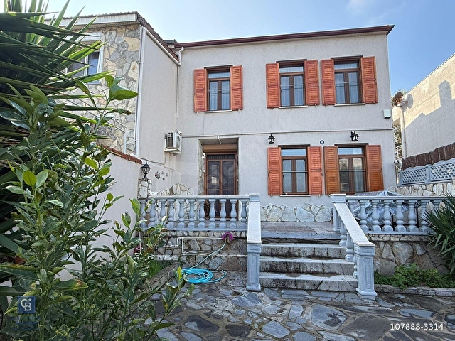 Urla İskelede Eşsiz Konumda Eşyalı Kiralık 2+1 - Görsel 2