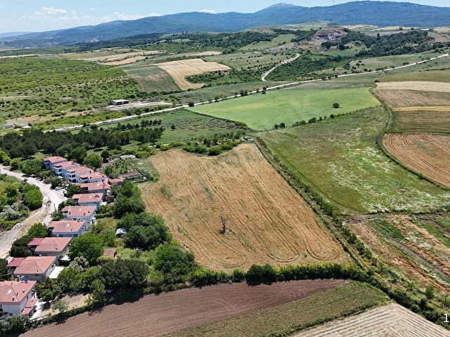 BALIKESİR MANYAS ÇARŞI MAHALLESİNDE SATILIK 10560 M2 TARLA - Görsel 9