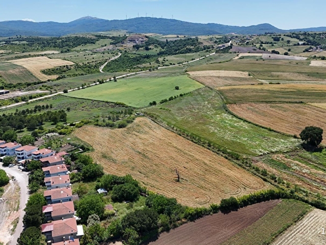 BALIKESİR MANYAS ÇARŞI MAHALLESİNDE SATILIK 10560 M2 TARLA - Görsel 11