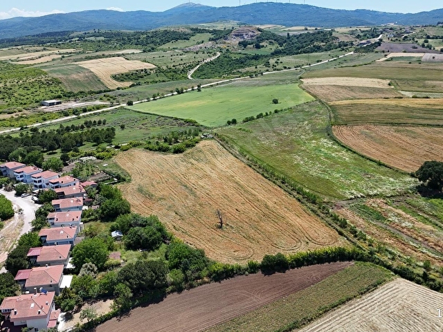 BALIKESİR MANYAS ÇARŞI MAHALLESİNDE SATILIK 10560 M2 TARLA - Görsel 10