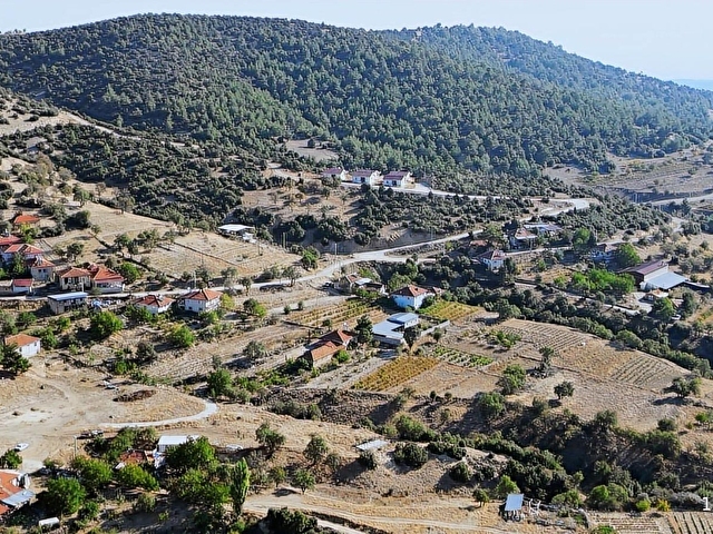 AFYON DAZKIRINDA KÖY İÇİNDE YOLU OLAN TARLA - Görsel 10