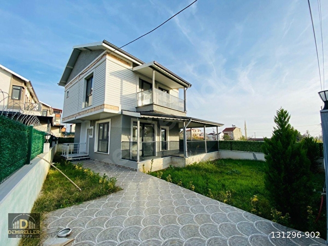 DEMİRELLER- DENİZE 300 METRE TAM MÜSTAKİL YAZLIK