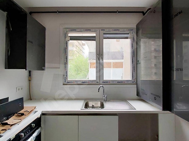 TEMPODAN ERENKÖY FIRIN SOKAKTA 3 YAŞINDA BALKONLU 2+1 DAİRE - Görsel 13