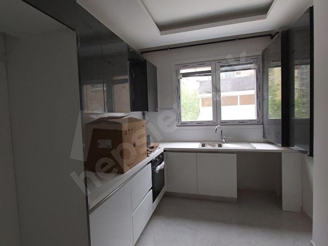 TEMPODAN ERENKÖY FIRIN SOKAKTA 3 YAŞINDA BALKONLU 2+1 DAİRE - Görsel 11