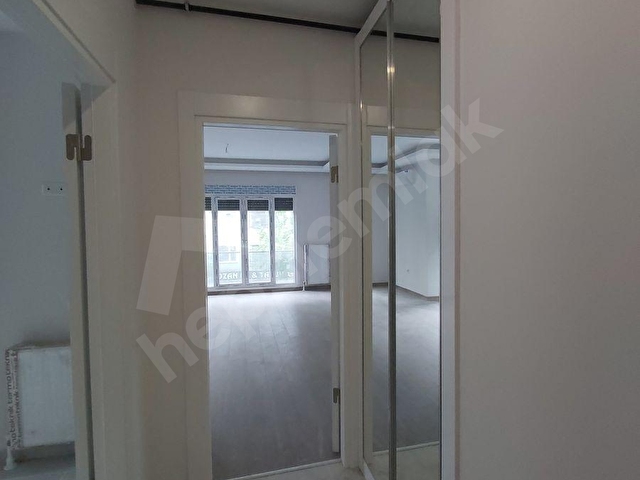 TEMPODAN ERENKÖY FIRIN SOKAKTA 3 YAŞINDA BALKONLU 2+1 DAİRE - Görsel 15