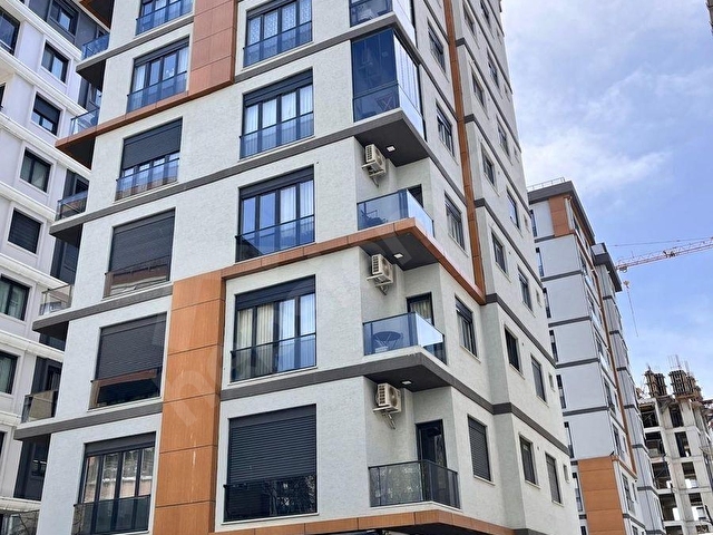TEMPODAN ERENKÖY FIRIN SOKAKTA 3 YAŞINDA BALKONLU 2+1 DAİRE - Görsel 2