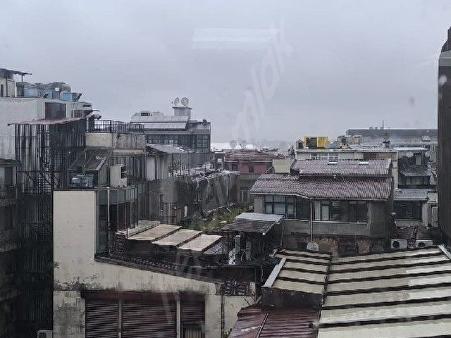 Beyoğlu istiklal caddesinde 4.kat Asansörlü binada ofis yada işyeri. - Görsel 9