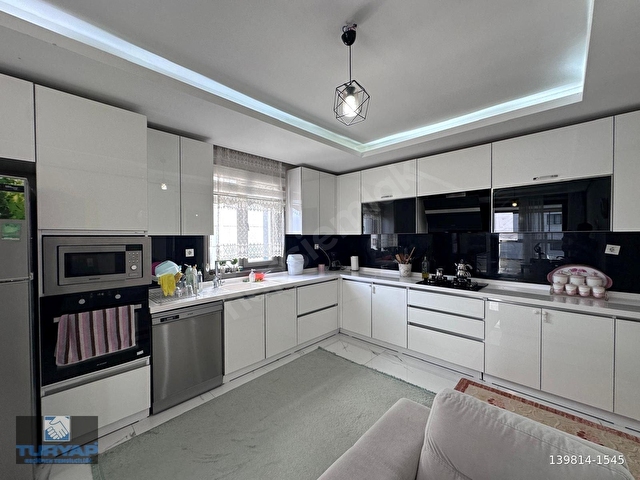 Ninova Park Sitesinde 4+1, 200m², Kapalı Otoparklı Lüks Daire