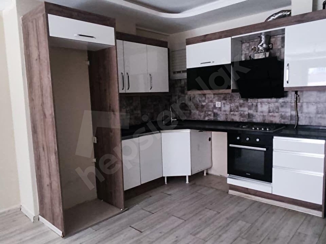 İZMİR ÜÇYOL BETONYOL DA 2+1 OTOPARKLI