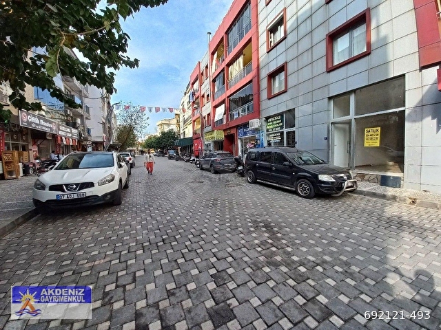Kuşadası Güzelçamlıda Cadde Üzerinde 72 m² Depolu Satılık Dükkan
