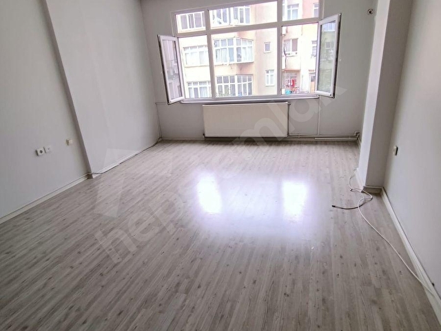 FINDIKZADE CUMA PAZARI 85 m2 2.KAT FULL YAPILI BALKONLU DAİRE - Görsel 2