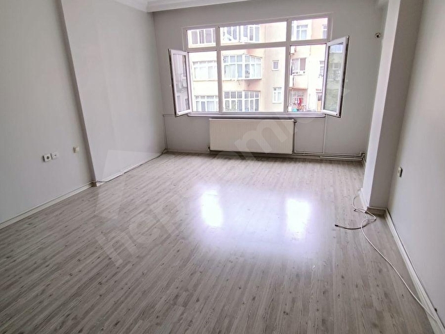 FINDIKZADE CUMA PAZARI 85 m2 2.KAT FULL YAPILI BALKONLU DAİRE - Görsel 5