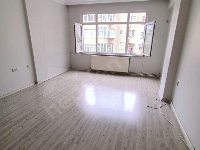 FINDIKZADE CUMA PAZARI 85 m2 2.KAT FULL YAPILI BALKONLU DAİRE - Görsel 4