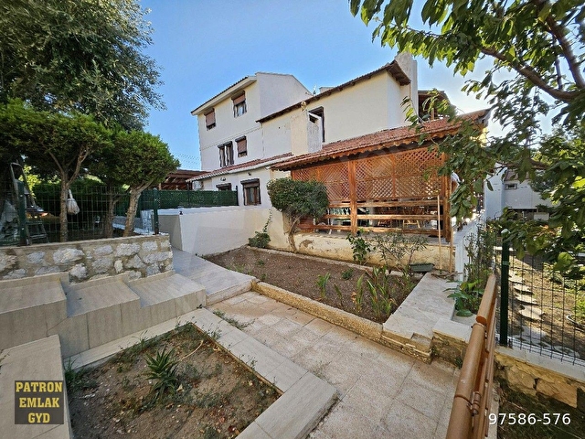 ÇEŞME ILDIR MEVKİNDE DENİZE 250 METRE MESAFEDE 350 M2 ARSA İÇİNDE SATILIK 4+1 DUBLEKS VİLLA - Görsel 12
