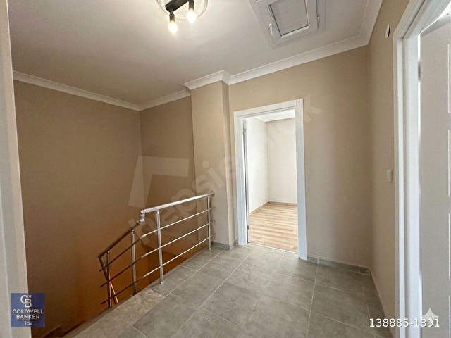 ALTINOVADA BAHÇELİ VE GENİŞ VERANDALI 4+1 VİLLA - Görsel 18