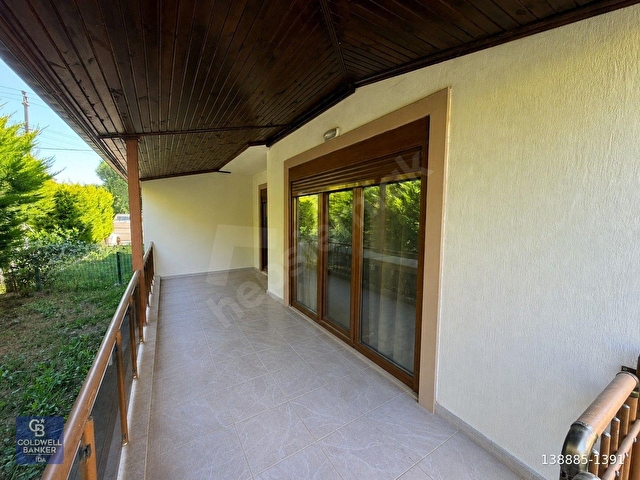 ALTINOVADA BAHÇELİ VE GENİŞ VERANDALI 4+1 VİLLA - Görsel 15