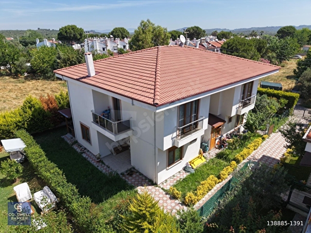 ALTINOVADA BAHÇELİ VE GENİŞ VERANDALI 4+1 VİLLA