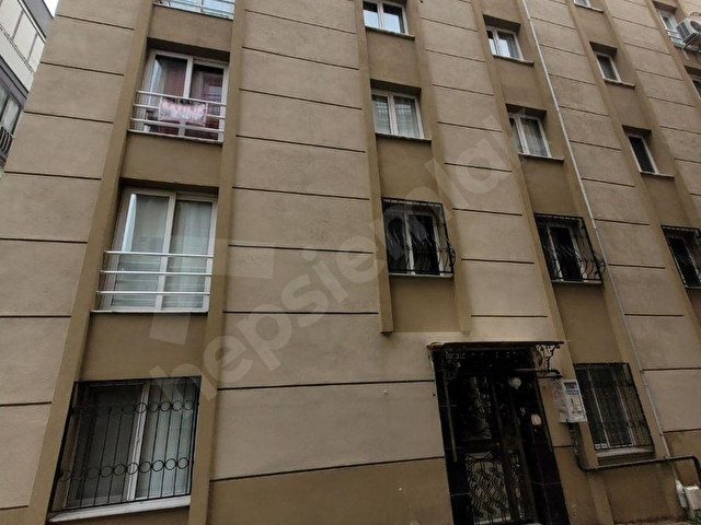 Bornovada Ege Üniversitesi ve Evka-3 Metroya Yürüme Mesafesinde Kiralık Eşyalı 1+1 Daire