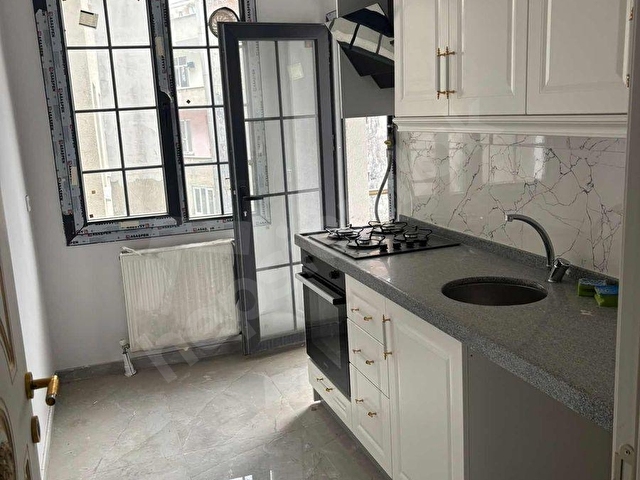 ARNAVUTKÖY ANADOLU MAH MERKEZİ KONUMDA 2+1 ARAKAT DAİRE - Görsel 12