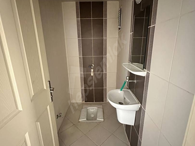Eksiksiz ve Tertemiz! Taşınmaya Hazır Kiralık Aile Evi - Görsel 3