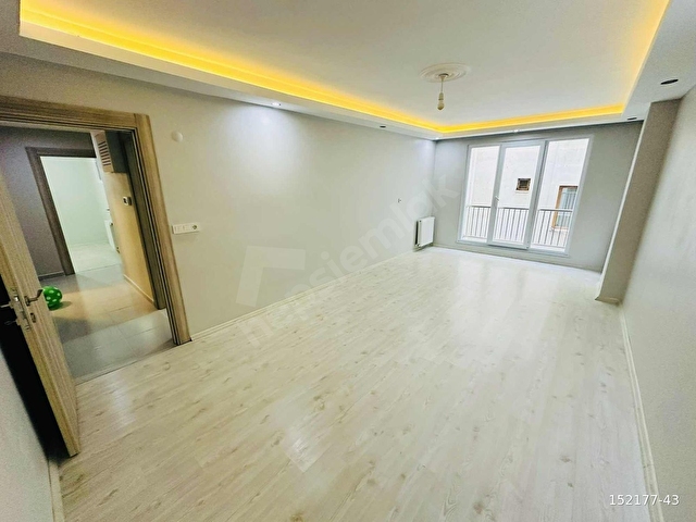 TRAMVAYA KOMŞU 2+1 110M2 1 KAT 3 YILLIK KAPALI OTOPARKLI DAİRE