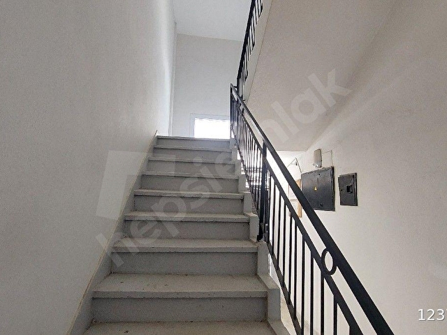 KUŞADASI CUMHURİYET MAHALLESİNDE KİRALIK 2+1 90 M2.DAİRE - Görsel 14