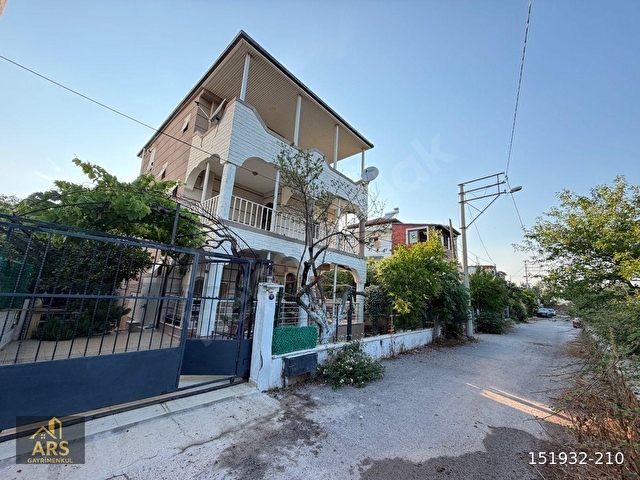 Seferihisar bengiler mahalesinde satılık 6+1 villa