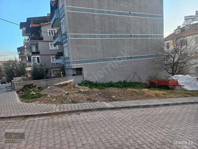 KAYA SELENDİ EMLAKTAN DEMİRCİ AKINCILARDA SATILIK ARSA
