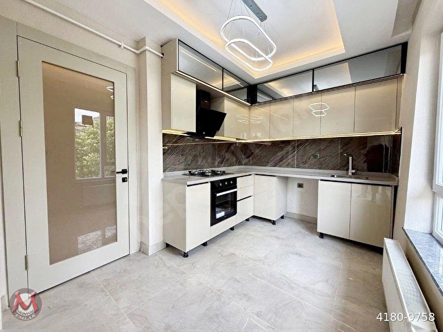 Kabil Cadde Üzeri 3+1 130 m2 2.Kat Komple Ön Cephe Köşe Başı Sıfır Süper Lüks Yapılı A.Öveçler Mah.