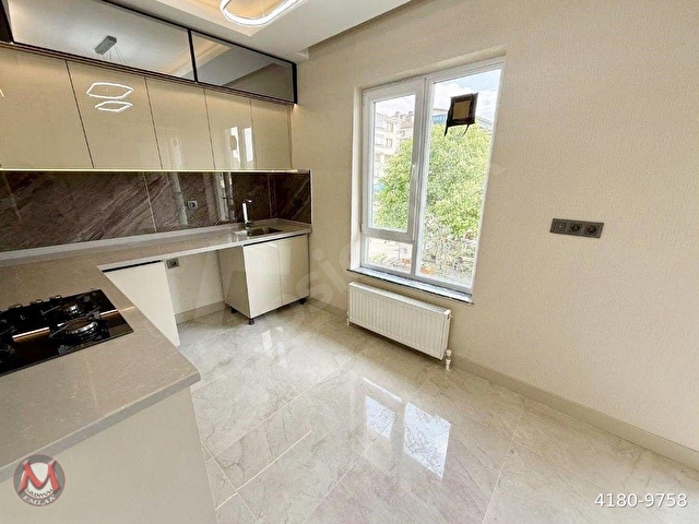 Kabil Cadde Üzeri 3+1 130 m2 2.Kat Komple Ön Cephe Köşe Başı Sıfır Süper Lüks Yapılı A.Öveçler Mah. - Görsel 2