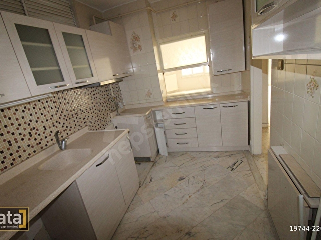 MEZİTLİ DAVULTEPE DE DENİZE SIFIR HAVUZLU GÜVENLİKLİ 2+1 - Görsel 15