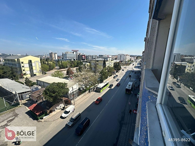 Cadde Üzerinde, Önü Açık ve Ferah Asansörlü 3+1 Kiralık Daire - Görsel 2