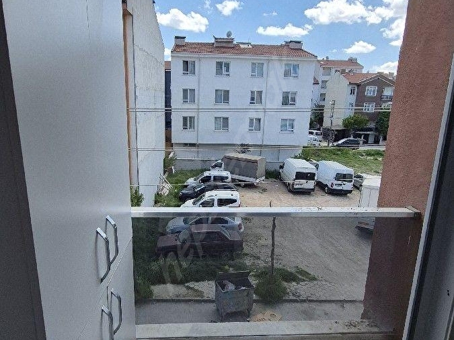 ÇAMLICA MAHALLESİNDE KAPALI PAZAR ARKASINDA KİRALIK DAİRE - Görsel 16