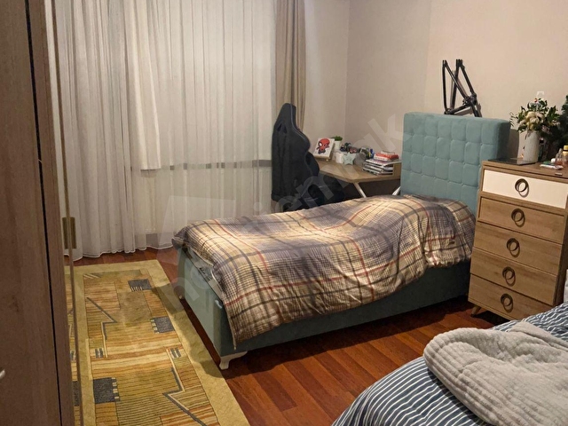 Özgecan Yüzme Havuzu’nun Karşısında Ana Cadde Üzerinde Çok Geniş Daire - Görsel 19