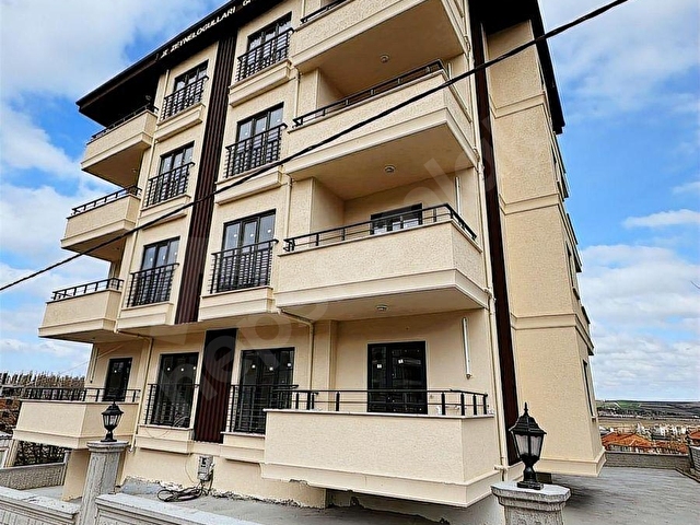 CUMHURİYET MAHALLESİNDE OTURUMA HAZIR 2+1 DAİRE VİRA GAYRİMENKUL