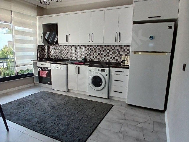 KEMER MERKEZDE 2+1 TEMİZ YENİ ESYALI KİRALIK DAİRE