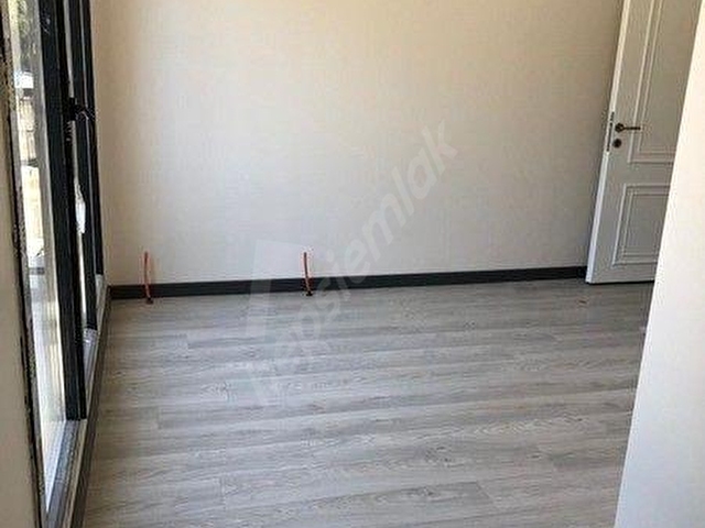 ÜSKÜDAR ÇENGELKÖY EBEVEYN BANYOLU 3+1 KİRALIK ARA KAT DAİRE - Görsel 7