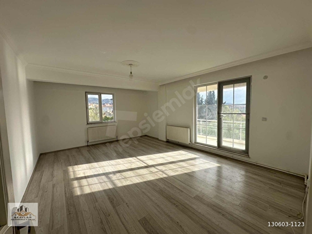 AKAYLAR GAYRİMENKULDEN SATILIK 2+1 GENİŞ DAİRE-3 CEPHE-ARA KAT