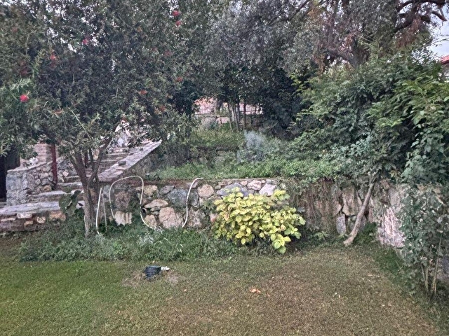 Kuşadası Kirazlı Mahallesi 1 Dönüm Arazi İçinde Satılık 4+1 Havuzlu Müstakil Taş Ev - Görsel 7