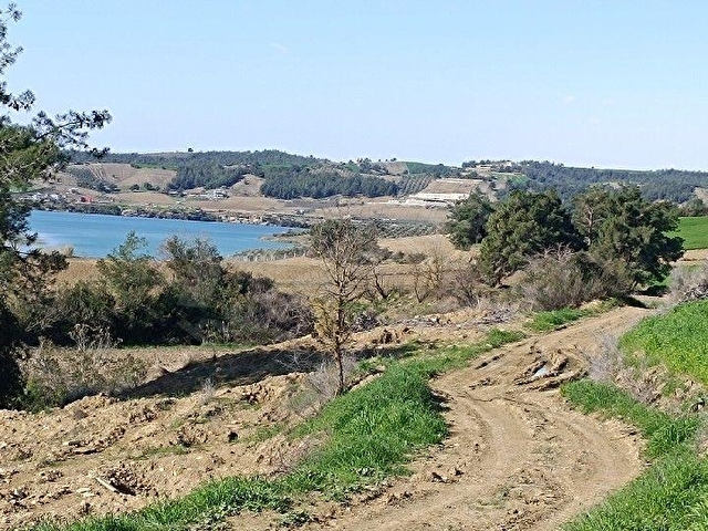 Göl manzaralı 900m2 yol kenarı - Görsel 4