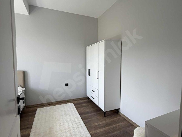 KÖRFEZDE HAVUZLU SİTE İÇERİSİNDE LÜKS EŞYALI 1+1 DAİRE - Görsel 14
