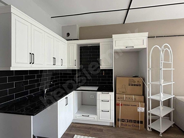 KÖRFEZDE HAVUZLU SİTE İÇERİSİNDE LÜKS EŞYALI 1+1 DAİRE - Görsel 12