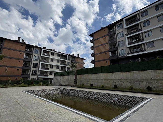 KÖRFEZDE HAVUZLU SİTE İÇERİSİNDE LÜKS EŞYALI 1+1 DAİRE - Görsel 24