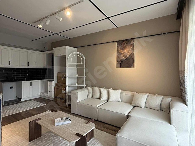 KÖRFEZDE HAVUZLU SİTE İÇERİSİNDE LÜKS EŞYALI 1+1 DAİRE - Görsel 9